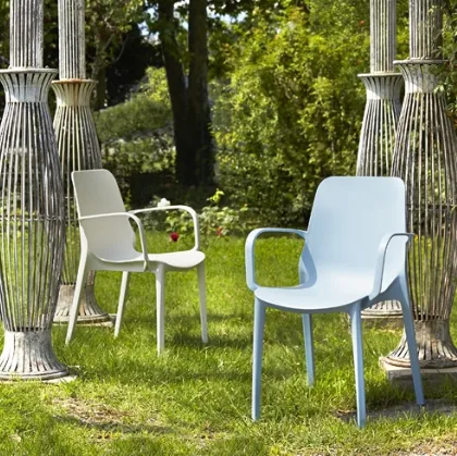 Sedia da giardino in plastica con braccioli Ginevra di Scab Design