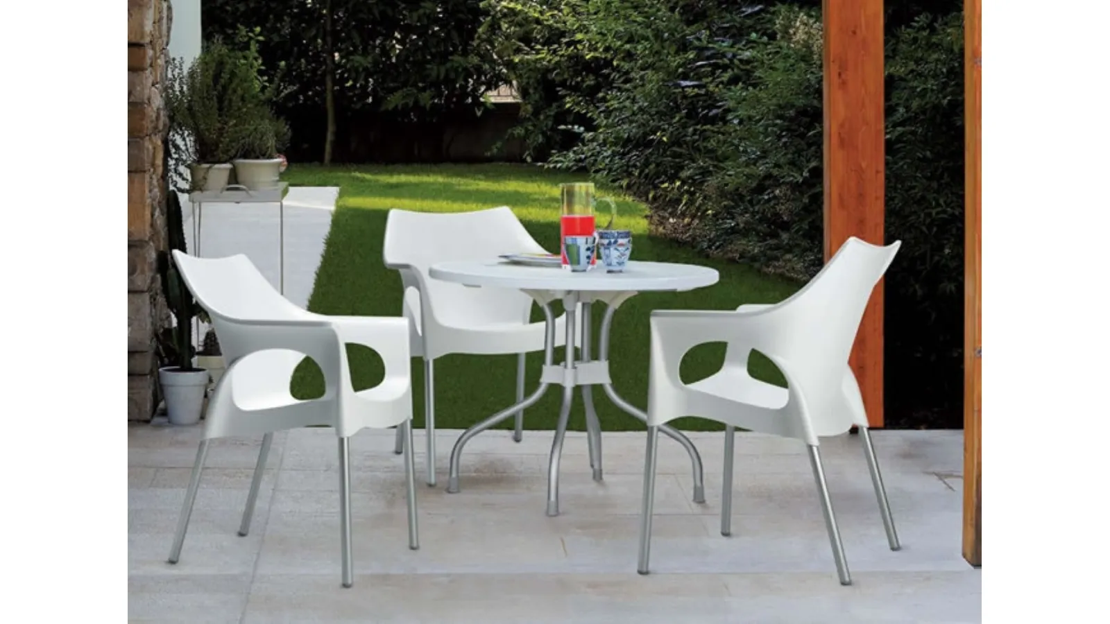 Sedia da giardino impilabile con gambe in alluminio Ola di Scab Design