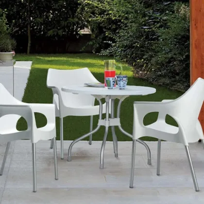 Sedia da giardino impilabile con gambe in alluminio Ola di Scab Design